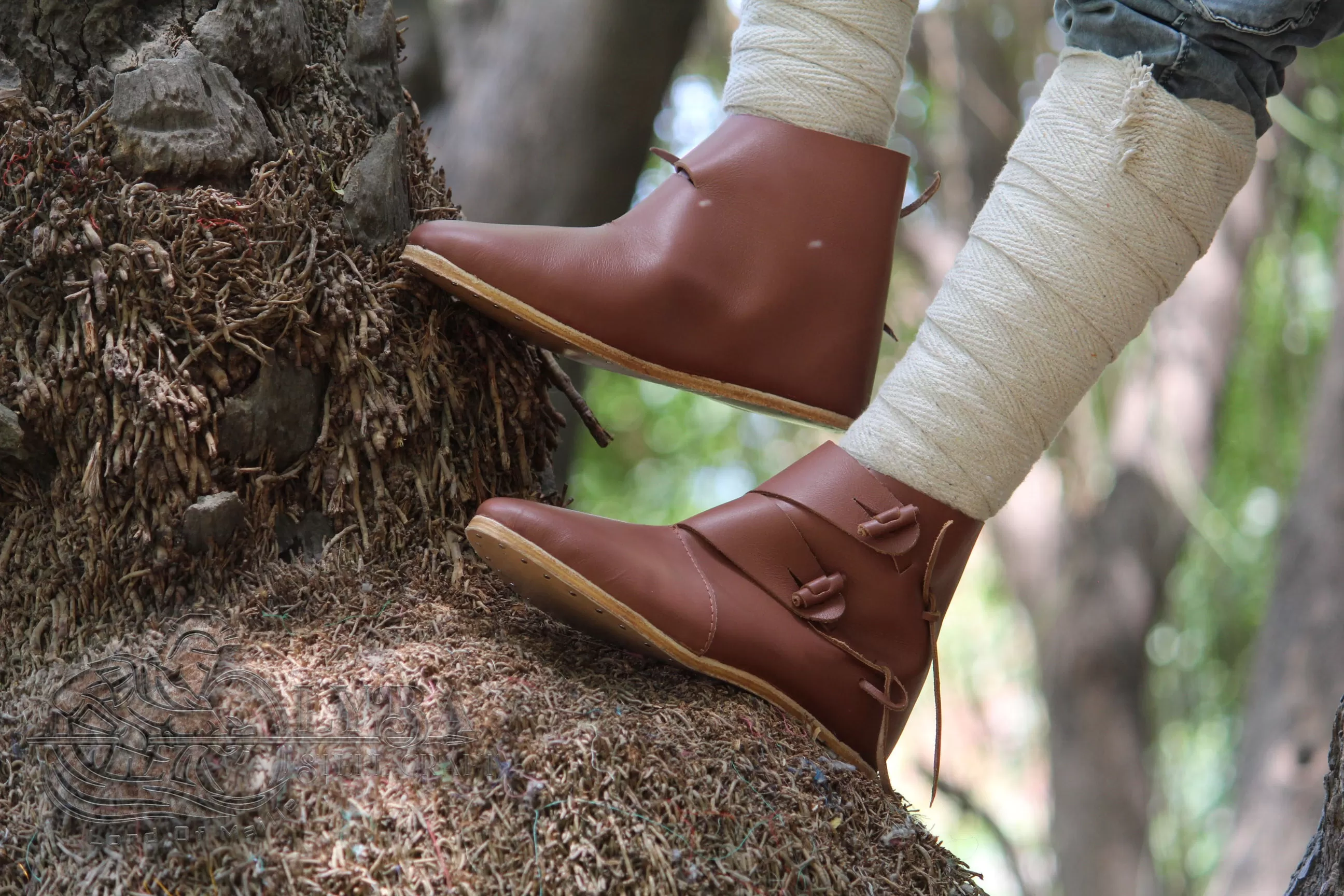 EARLY MEDIEVAL JORVIK HALF BOOTS FOR THE PERIOD 1000-1250 AD HALF BOOTS WITH TOGGLE BUTTONS