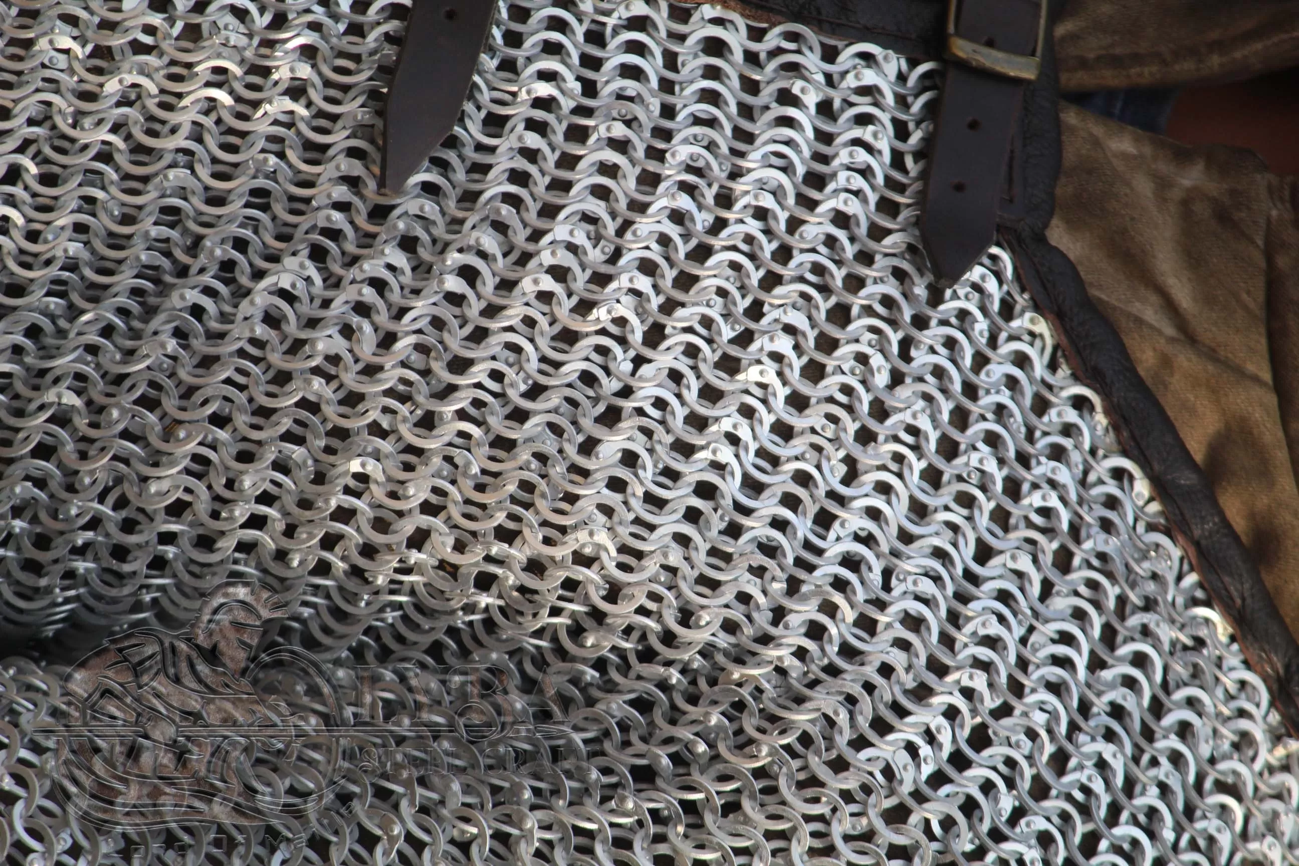 DARKENED CHAINMAIL HAUBERGOEN- CONSTRUCTION FLAT RING WITH ALTERNATIVE SOLID RING DOME RIVETED ALUMINIUM FRONT OPEN LEATHER EDGES 